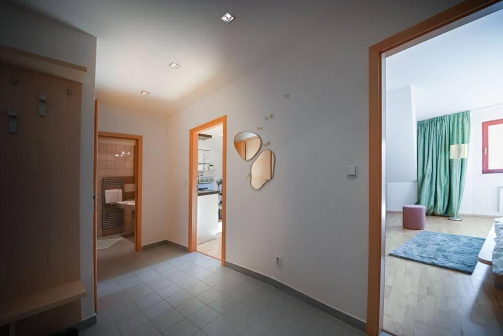 V Centru Deni Apartment Olomouc Luaran gambar